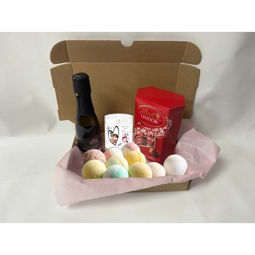 Valentine Chocolate, Bath Bombs & Prosecco Pamper Hamper with a Personalised Heart Candle